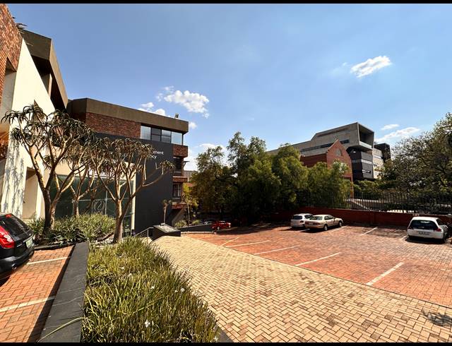 686M² OFFICE TO LET IN PARKTOWN